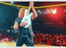 Фото David Ellefson сыграл с 1000 музыкантов