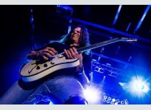 Фото Chris Broderick показывает риффы