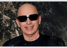 Фото Joe Satriani рекомендовал Ron "Bumblefoot" Thal