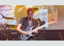Фото STEVE VAI: «Столько проблем в туре у меня еще не было»