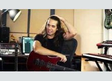 Фото Kiko Loureiro - начинающим гитаристам