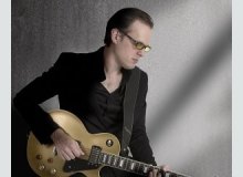 Фото Joe Bonamassa & Train "Hold On Loosely"