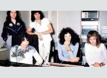 Фото Brian May почтил память Роя Томаса Бейкера