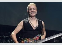 Фото Phil Collen: «Мы по-прежнему зависаем друг с другом»